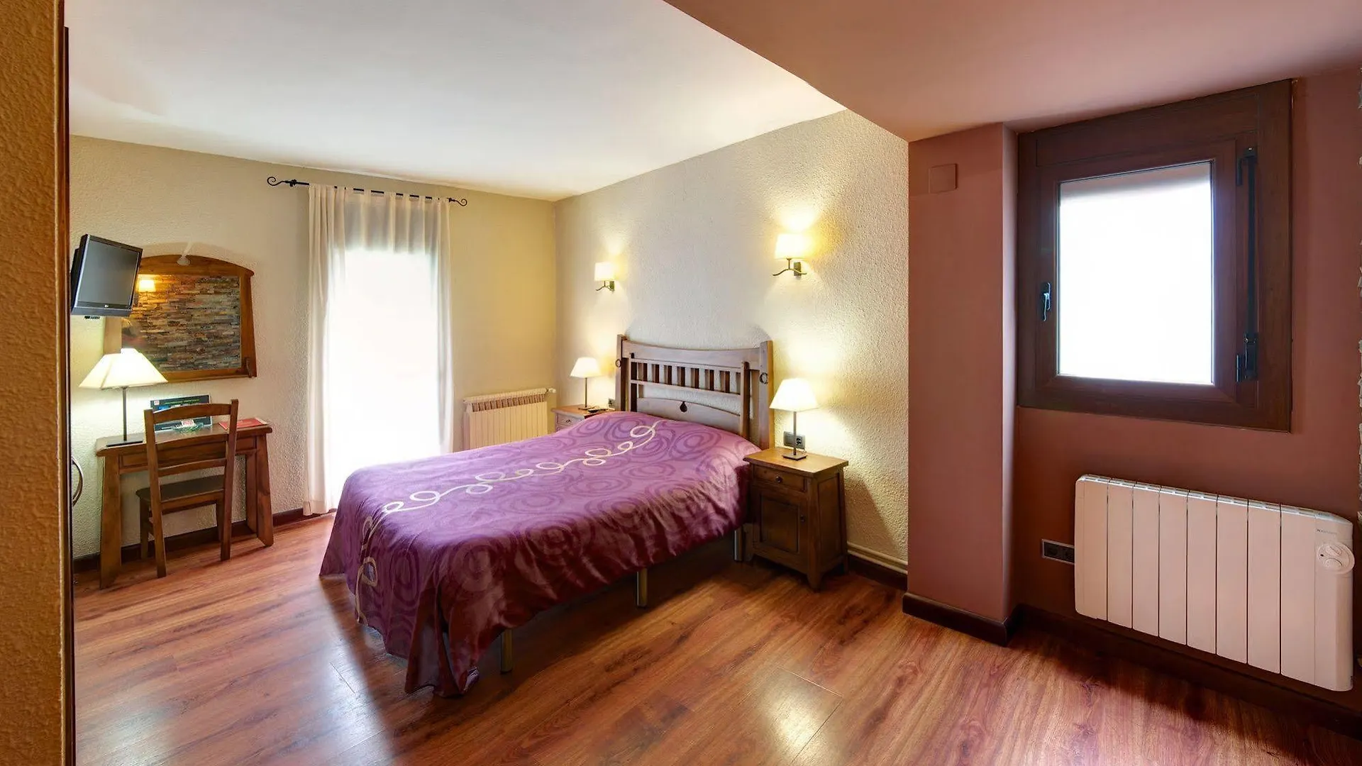 Guest house Hostal La Placa Erill la Vall