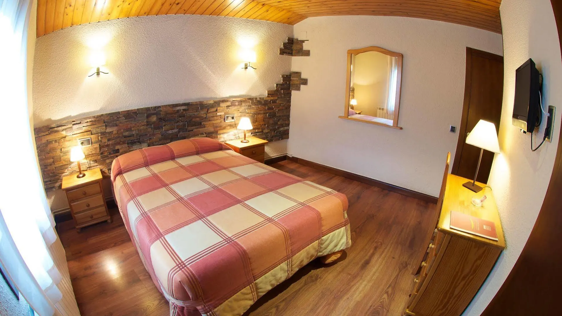 Hostal La Placa Erill la Vall Guest house
